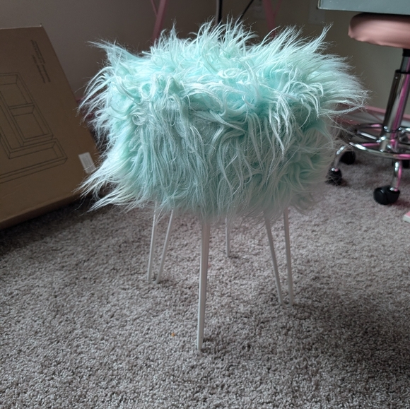 Fluffy Stool - Picture 1 of 1